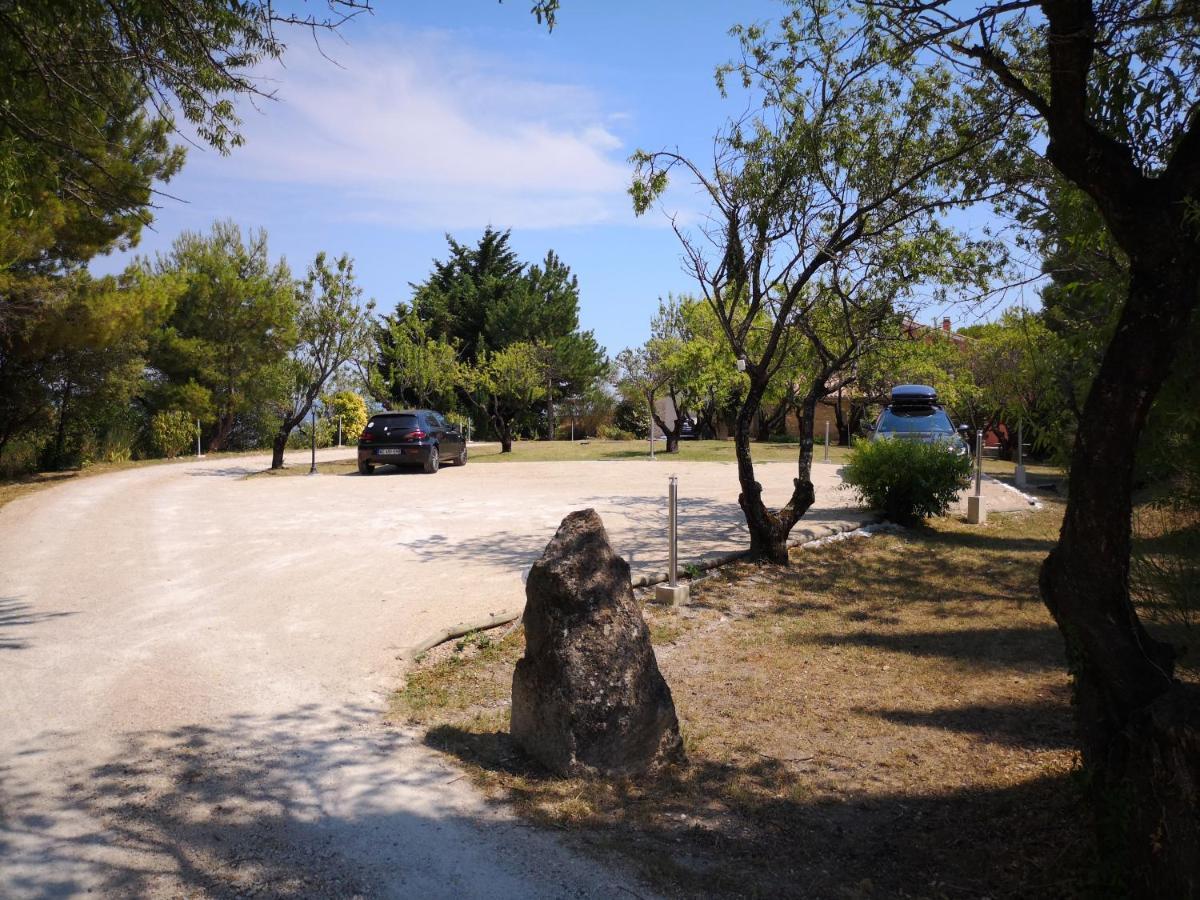 Aparthotel La Bastide Du Limon Mormoiron Exterior foto